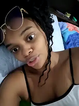 Snapshot of marialuiza2027 chatting on May 18, 11:38 am marialuiza2027 online show from May 18, 11:38 am
