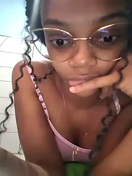 Snapshot of marialuiza2027 chatting on June 2, 11:12 am marialuiza2027 online show from June 2, 11:12 am