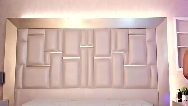 Alma Monclair  online show from April 15, 7:43 pm