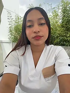 MiaCamille  online show from April 15, 7:10 pm