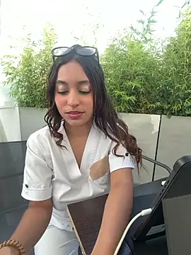 MiaCamille  online show from April 16, 9:39 pm