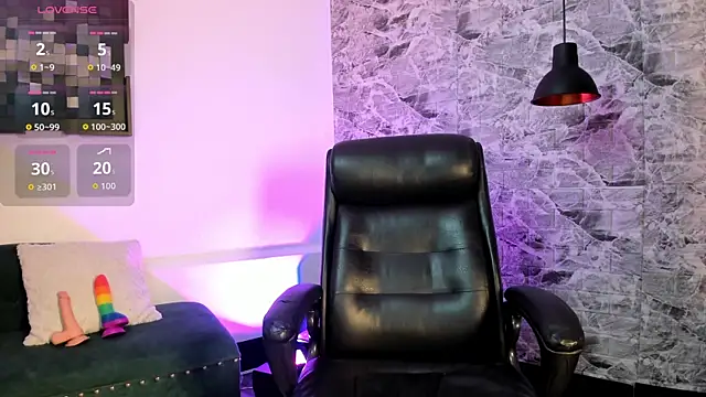 sofi wiliiams2 online show from April 4, 9:01 pm