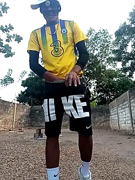 spittingpig1 online show from April 13, 11:27 am