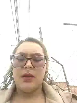 annie 27 online show from March 17, 3:04 pm