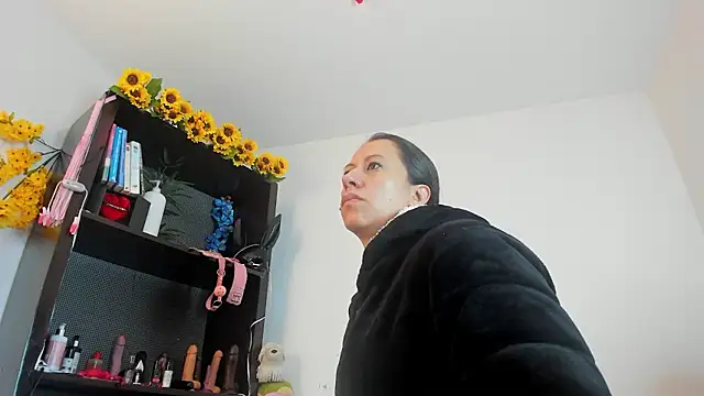 ItsAmara online show from March 25, 1:39 pm