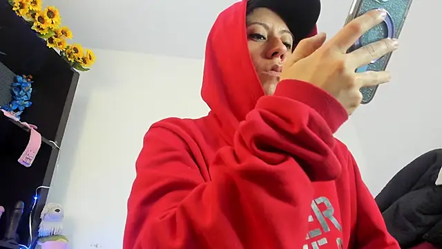 ItsAmara online show from March 27, 1:55 pm