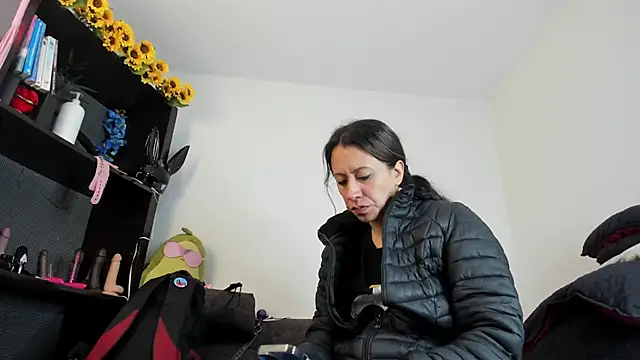 ItsAmara online show from April 6, 1:12 pm