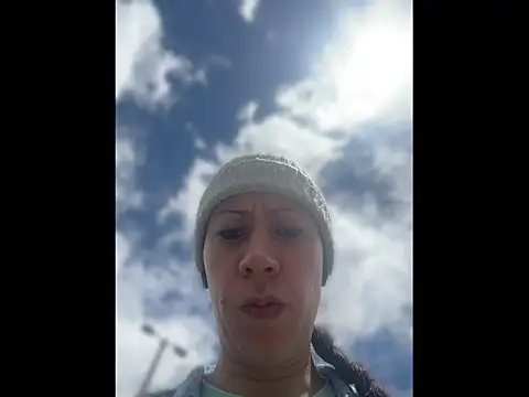 ItsAmara online show from April 11, 6:12 pm