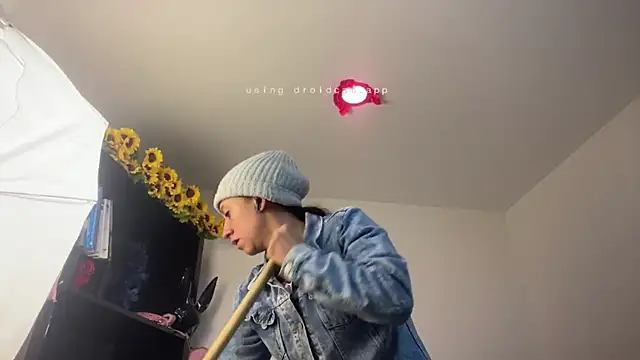 ItsAmara online show from April 13, 1:16 pm