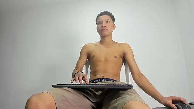 thiago bigcock 1 online show from May 27, 2:08 am