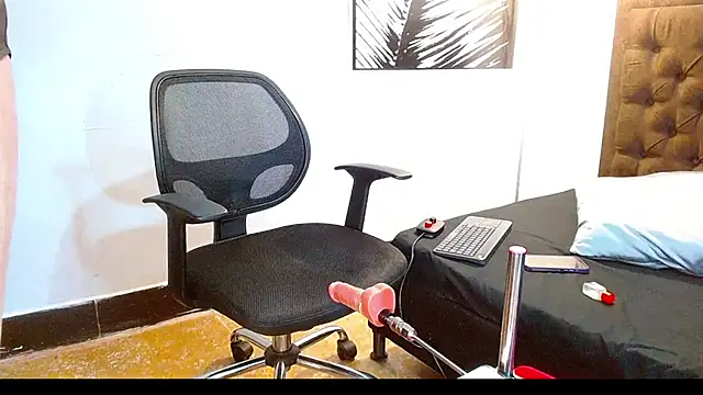 MAGUIRRE 2011 online show from April 11, 4:06 am