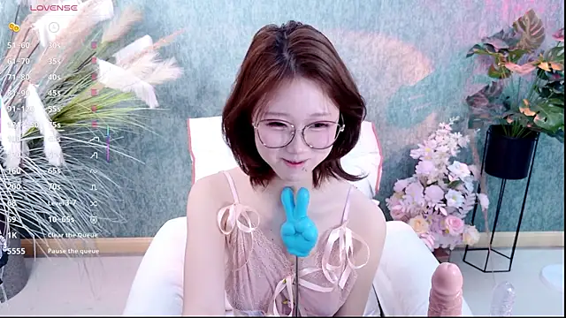 ZoeLily2026 online show from April 7, 10:59 am