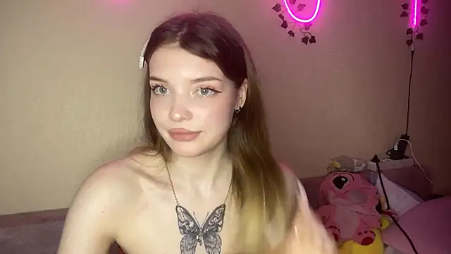 Lily  Moon  online show from April 12, 6:13 pm