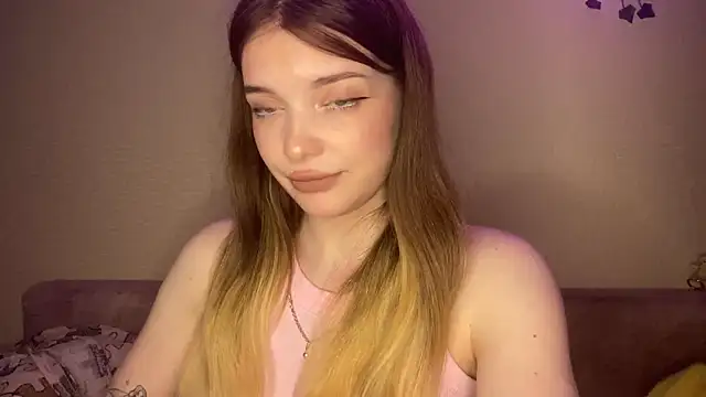 Lily  Moon  online show from April 13, 6:57 pm