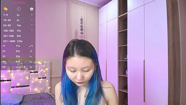 mimi m00n online show from April 8, 8:20 pm