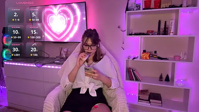 Olivia 132 online show from April 8, 1:11 pm