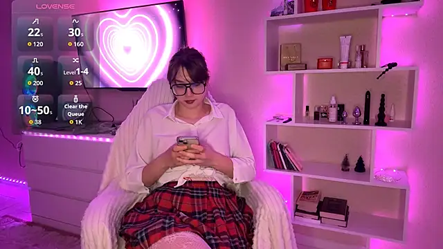 Olivia 132 online show from April 10, 7:40 pm