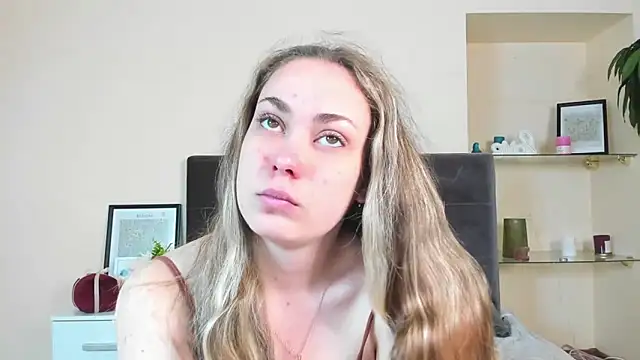 MelanieCuty online show from April 7, 5:30 am