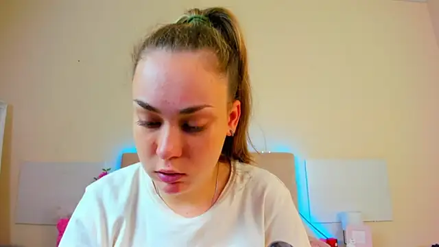 MelanieCuty online show from July 5, 5:36 am