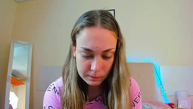 MelanieCuty online show from July 11, 5:32 am
