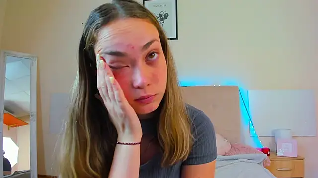 MelanieCuty online show from July 12, 5:31 am