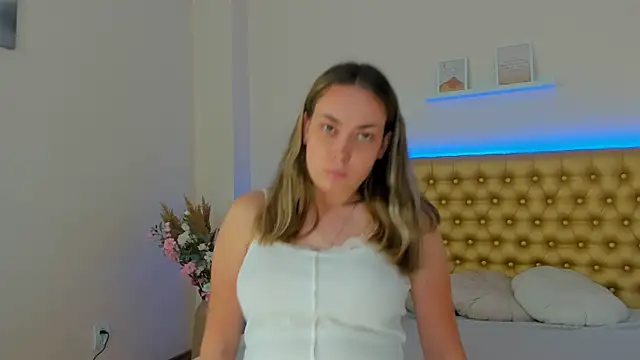 MelanieCuty online show from July 16, 5:35 am
