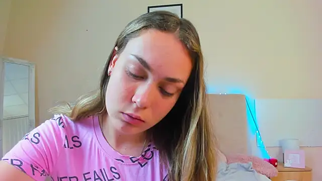 MelanieCuty online show from July 18, 5:33 am