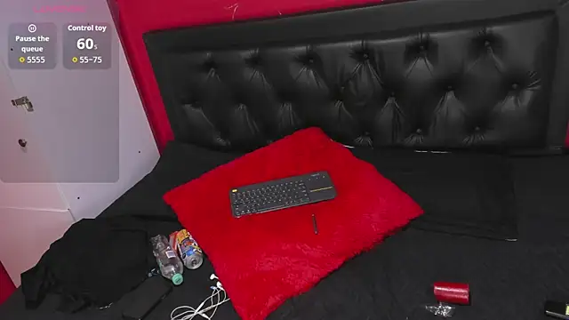 Abbyhilton  online show from April 17, 5:54 am