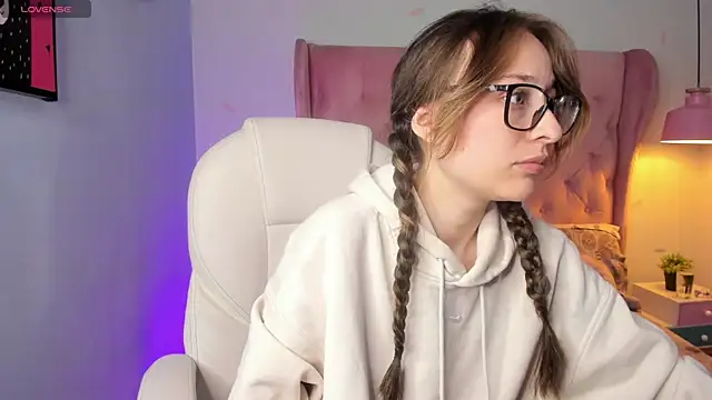 camille eyes online show from April 16, 2:07 pm