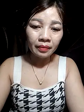 Yiyi102300 online show from April 8, 1:33 pm