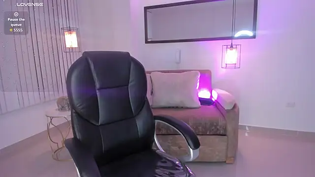 Ninna Asppen  online show from April 11, 4:39 am