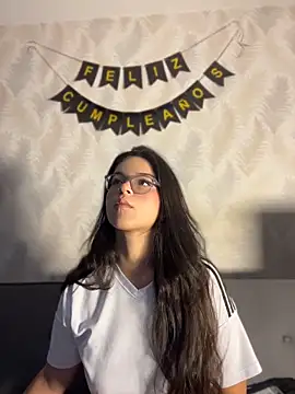 MiaMillers28 online show from April 14, 9:04 am