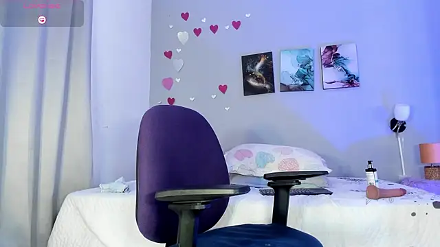 Evha GalaW online show from April 1, 1:41 pm