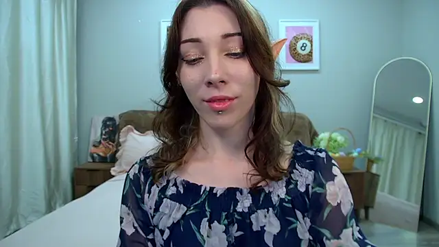 LeilaTaylors online show from April 20, 6:20 pm