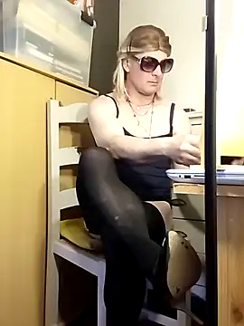 stephie83 online show from March 23, 4:44 pm