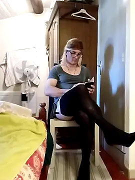 stephie83 online show from April 1, 3:42 pm