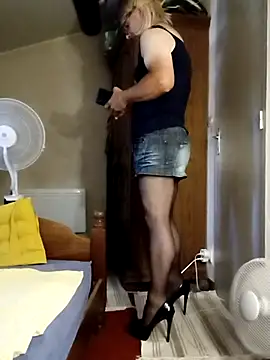 stephie83 online show from July 3, 1:50 pm
