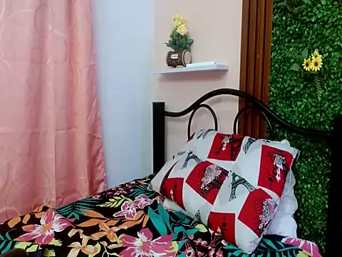 hotlatinaluna23 online show from April 17, 7:39 pm