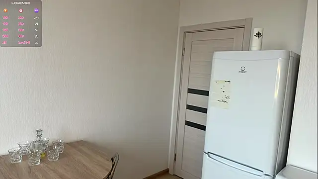 SweetiLun online show from April 18, 1:04 pm