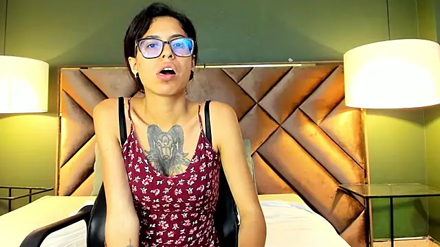 Emily Lopera online show from June 20, 2:14 am