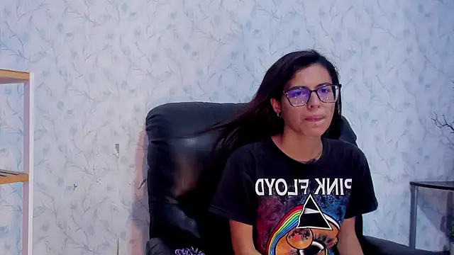 Emily Lopera online show from July 4, 3:40 pm