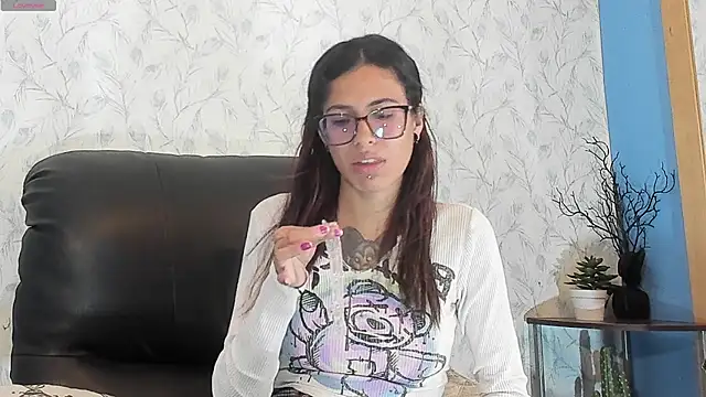Emily Lopera online show from July 23, 6:28 pm