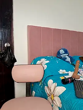 Mia Lauryn online show from April 16, 9:39 pm