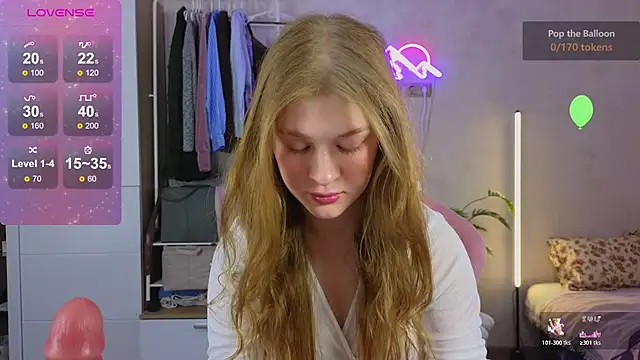 GoldenSunBunny online show from April 2, 4:54 am