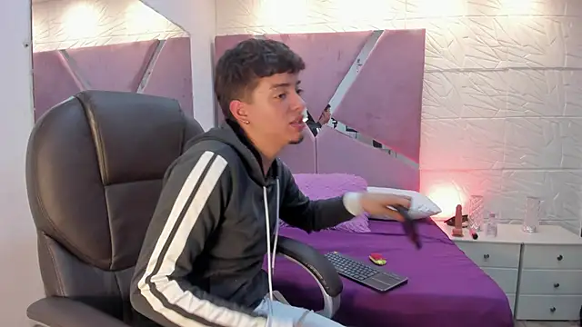 Noah DeLuca  online show from March 17, 7:50 pm