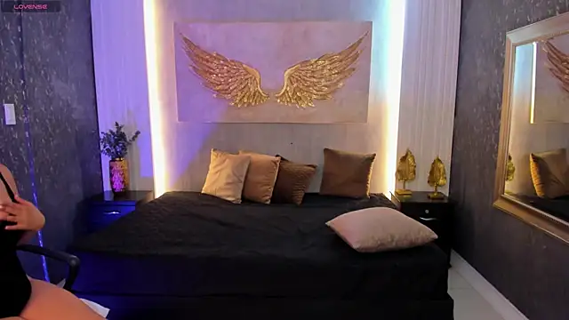 Emily-brown  online show from April 10, 11:26 am