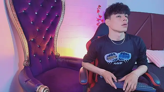 Andreew Style online show from April 13, 8:25 pm