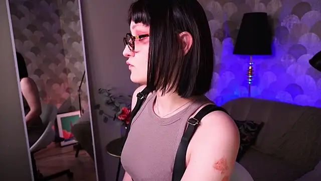 Velvet Lily online show from April 3, 8:51 pm