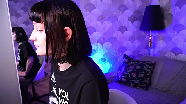 Velvet Lily online show from April 4, 8:39 pm