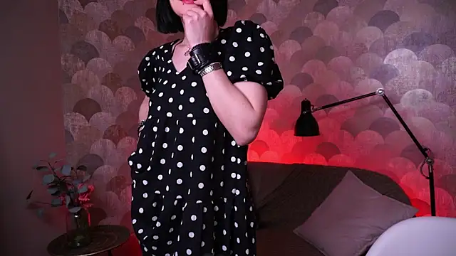 Velvet Lily online show from April 7, 9:04 pm